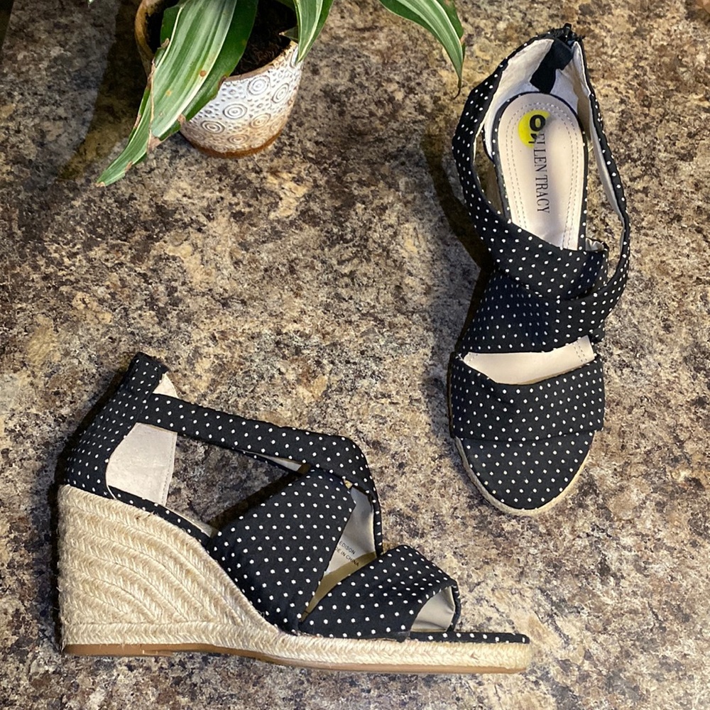 Ellen Tracy wedges